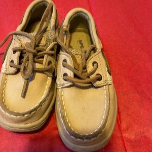 SPERRY’S TOP SLIDER BOYS TAN BOAT SHOES